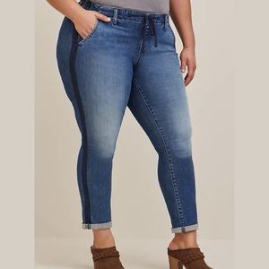 🆕 TORRID PULL-ON BOYFRIEND STRAIGHT MID-RISE JEAN - SUPER SOFT DISTRESSED DENIM